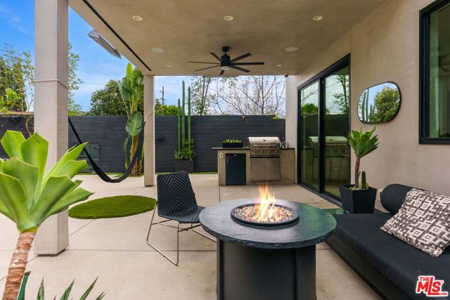 18589 Linnet Street, Tarzana (los Angeles), CA 91356