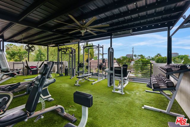 18589 Linnet Street, Tarzana (los Angeles), CA 91356