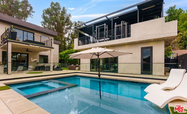 18589 Linnet Street, Tarzana (los Angeles), CA 91356