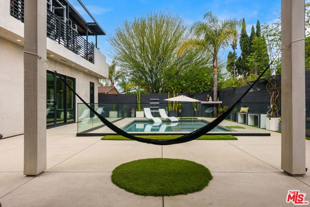 18589 Linnet Street, Tarzana (los Angeles), CA 91356