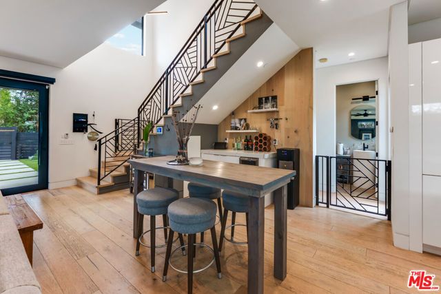 18589 Linnet Street, Tarzana (los Angeles), CA 91356