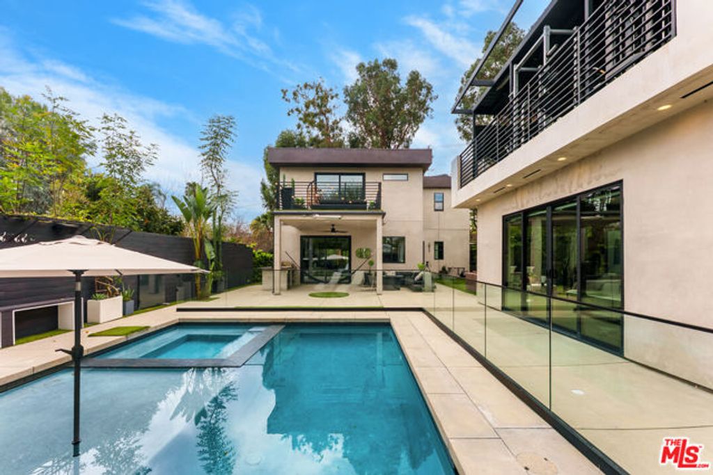 18589 Linnet Street, Tarzana (los Angeles), CA 91356