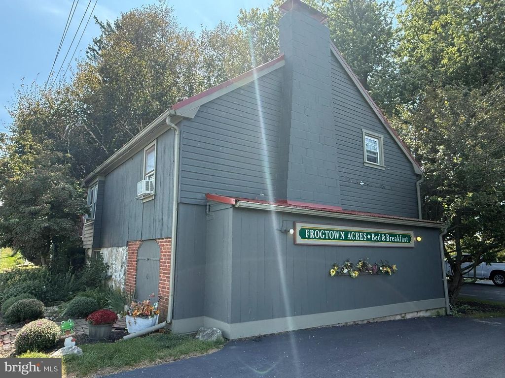 44 FROGTOWN RD, Paradise, PA 17562