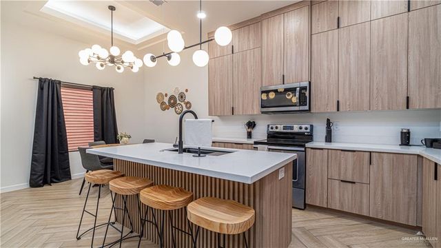 2225 N Woody Street, Edinburg, TX 78541