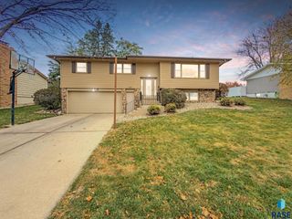 2804 W 39th St Street, Sioux Falls, SD 57105
