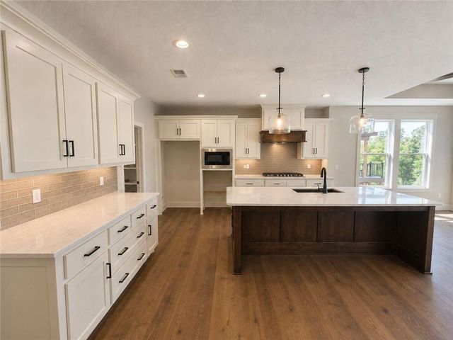 22182 W 116th Terrace, Olathe, KS 66061