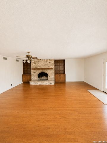 26 SUNRISE DR, Pleasanton, TX 78064