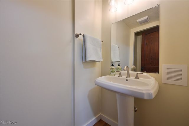 891 Park Avenue, Amherst, OH 44001