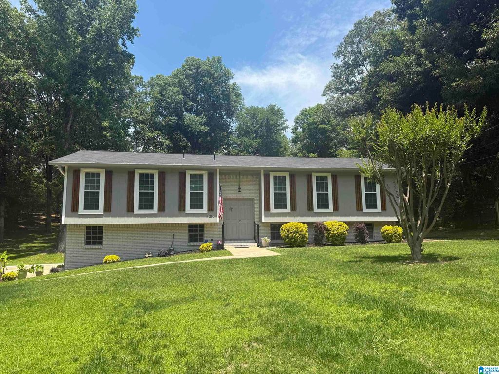 3210 CHURCHVIEW WAY, Hueytown, AL 35023