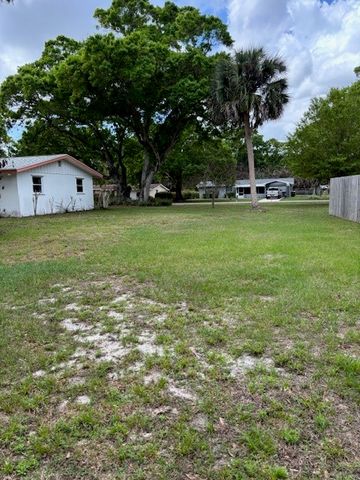 2726 49th Avenue, Vero Beach, FL 32966