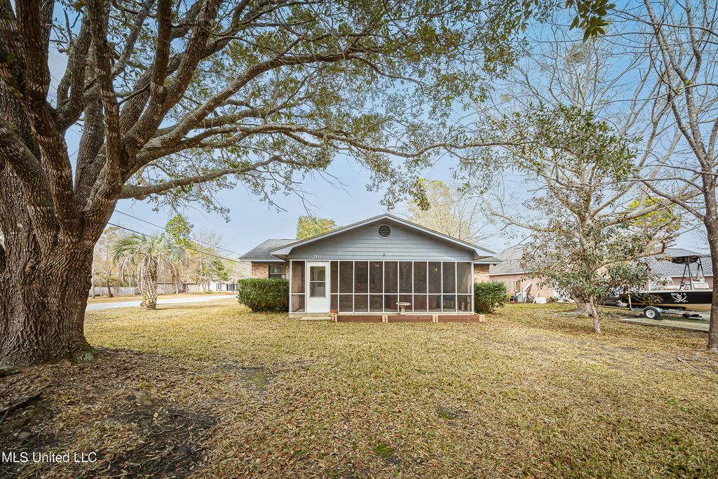 2433 Santa Cruz Street, Gautier, MS 39553
