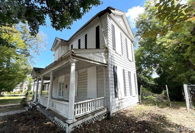 1121 State Street, Alton, IL 62002