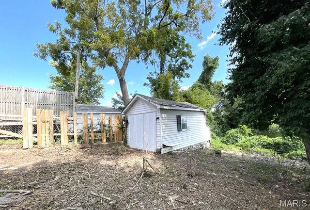 1121 State Street, Alton, IL 62002