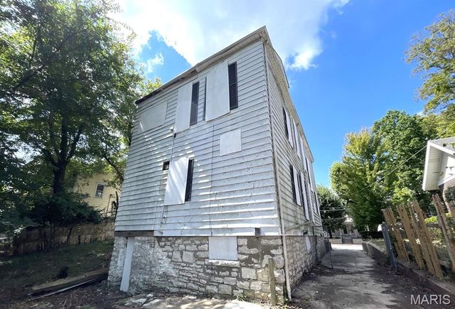 1121 State Street, Alton, IL 62002