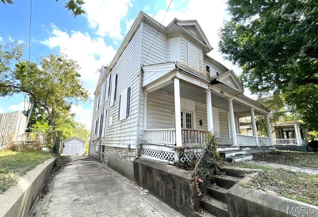 1121 State Street, Alton, IL 62002