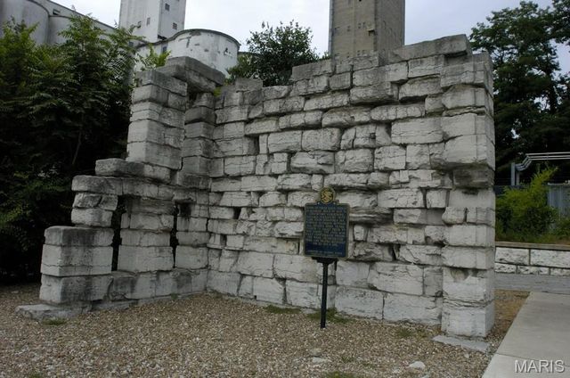 1121 State Street, Alton, IL 62002