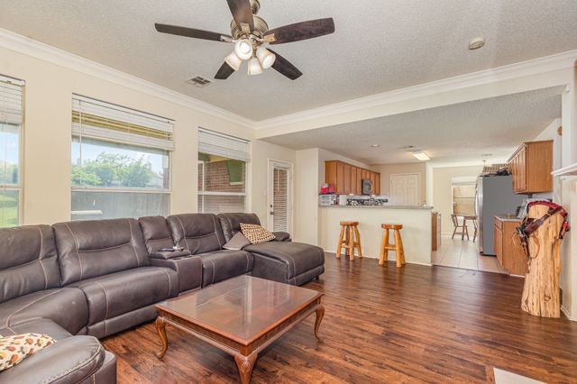 2114 Elm Falls Place, Mesquite, TX 75181