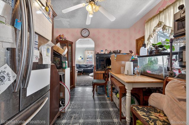 6027 Peck Avenue, Warren, MI 48092