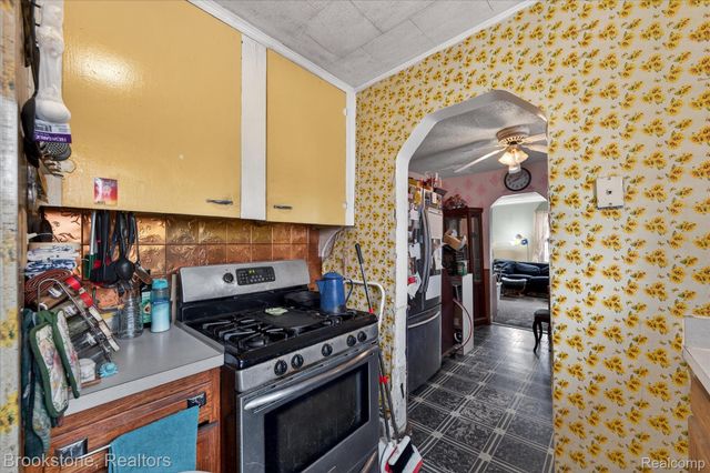 6027 Peck Avenue, Warren, MI 48092