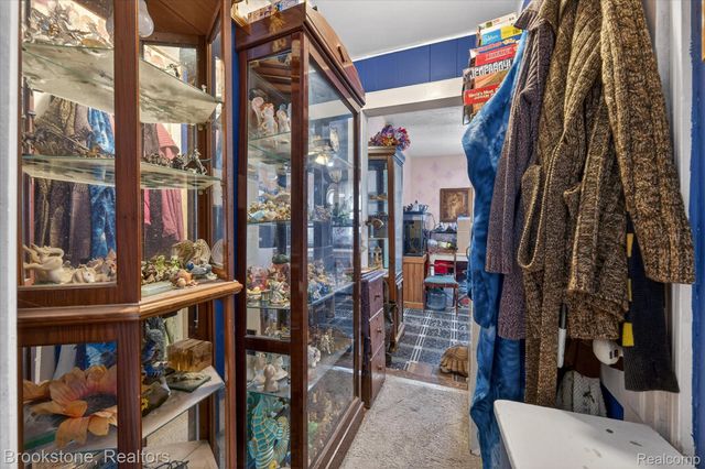 6027 Peck Avenue, Warren, MI 48092