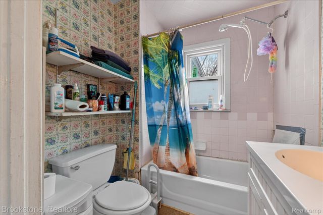 6027 Peck Avenue, Warren, MI 48092