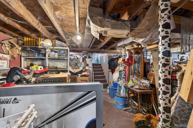 6027 Peck Avenue, Warren, MI 48092