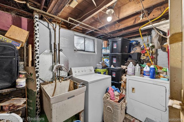 6027 Peck Avenue, Warren, MI 48092