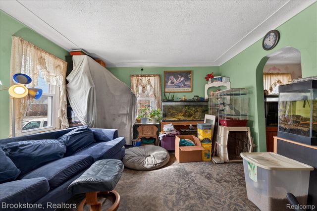 6027 Peck Avenue, Warren, MI 48092