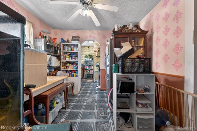 6027 Peck Avenue, Warren, MI 48092