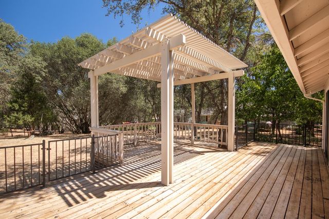 18018 Hummingbird Dr, Penn Valley, CA 95946