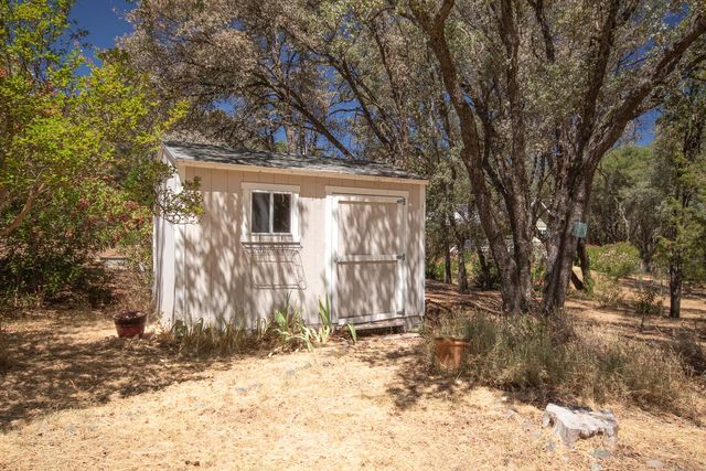 18018 Hummingbird Dr, Penn Valley, CA 95946