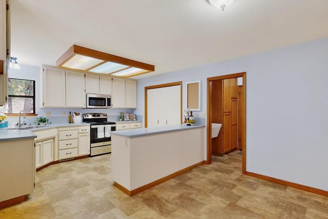 18018 Hummingbird Dr, Penn Valley, CA 95946