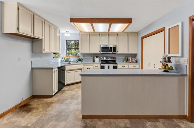 18018 Hummingbird Dr, Penn Valley, CA 95946