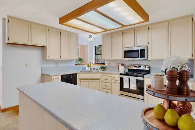 18018 Hummingbird Dr, Penn Valley, CA 95946
