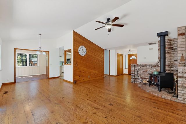 18018 Hummingbird Dr, Penn Valley, CA 95946