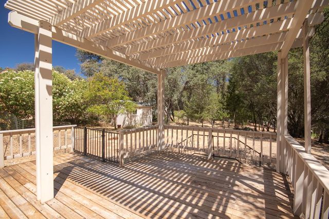 18018 Hummingbird Dr, Penn Valley, CA 95946