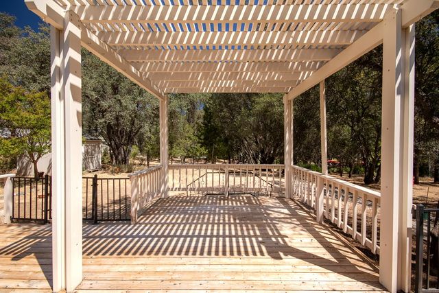 18018 Hummingbird Dr, Penn Valley, CA 95946
