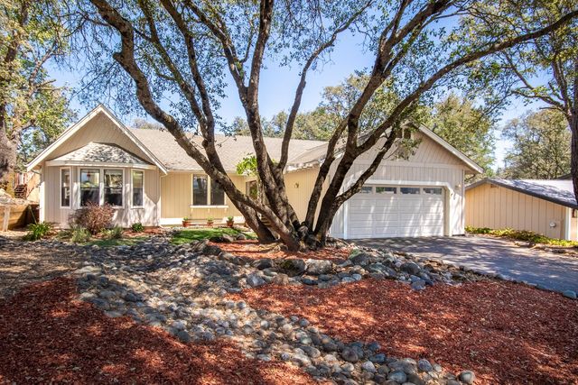 18018 Hummingbird Dr, Penn Valley, CA 95946