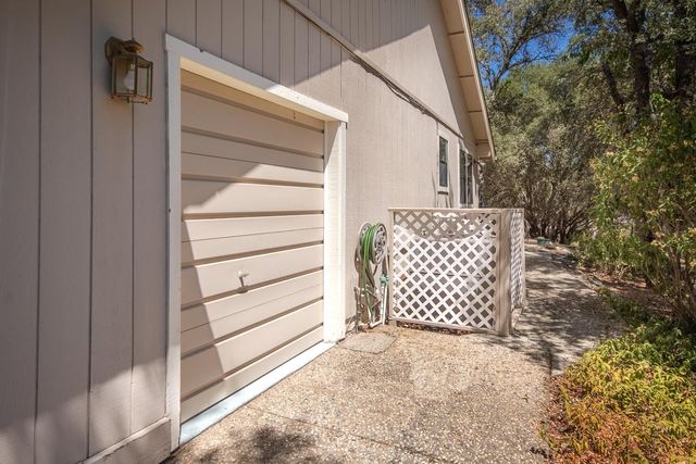 18018 Hummingbird Dr, Penn Valley, CA 95946
