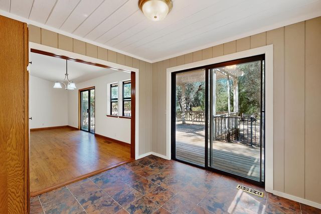18018 Hummingbird Dr, Penn Valley, CA 95946