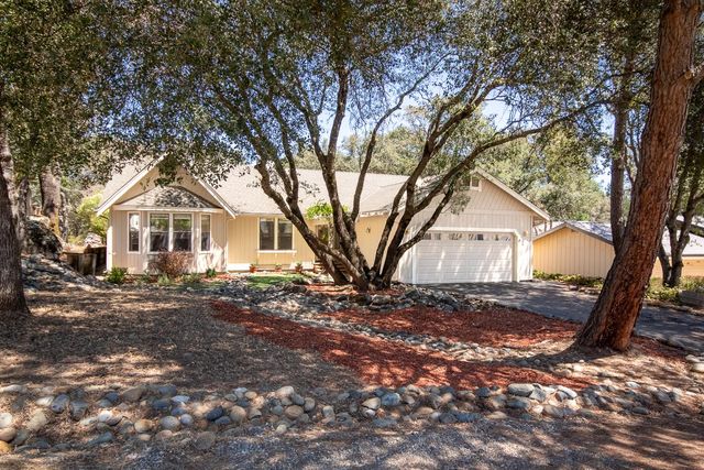 18018 Hummingbird Dr, Penn Valley, CA 95946