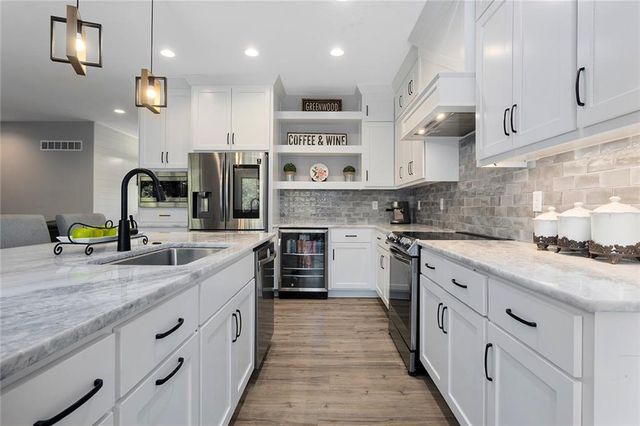 816 Eve Orchid Drive, Greenwood, MO 64034