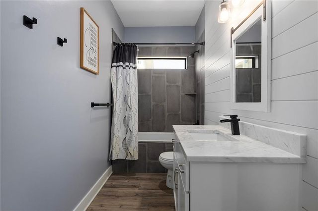 816 Eve Orchid Drive, Greenwood, MO 64034