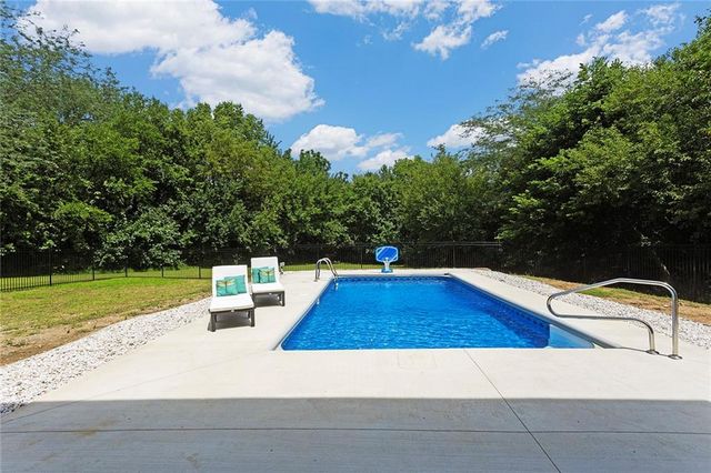 816 Eve Orchid Drive, Greenwood, MO 64034