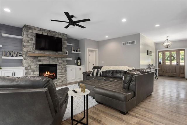 816 Eve Orchid Drive, Greenwood, MO 64034