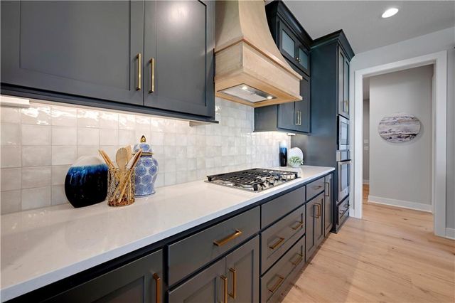 13010 W 174th Terrace, Overland Park, KS 66221