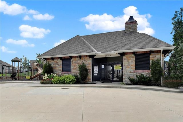 13010 W 174th Terrace, Overland Park, KS 66221