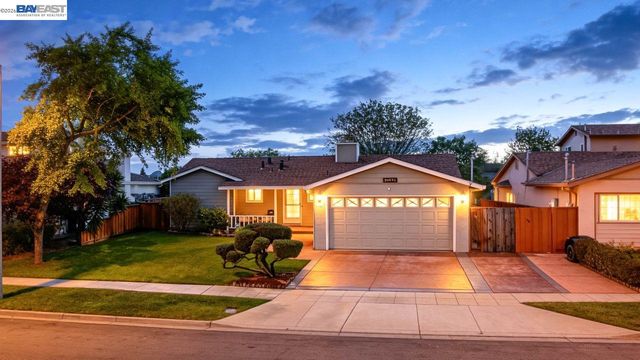 35975 Ruschin Dr, Newark, CA 94560