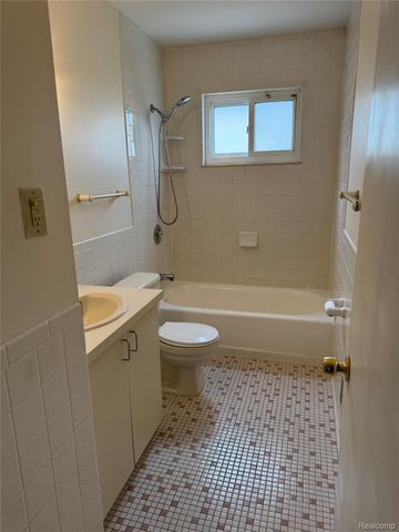 29045 Howard Avenue, Madison Heights, MI 48071
