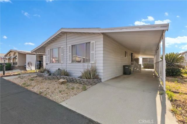 1525 W Oakland 62, Hemet, CA 92543